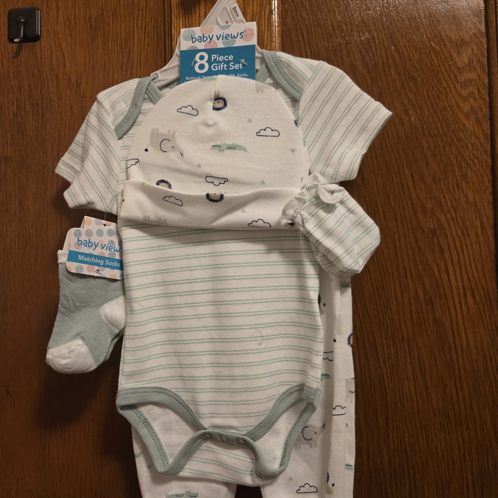Baby Views 8-Piece Green and White Gift Set